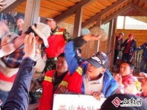 舆情分析：云南景区人员被曝石头砸游客 舆论谴责游客林区吸烟